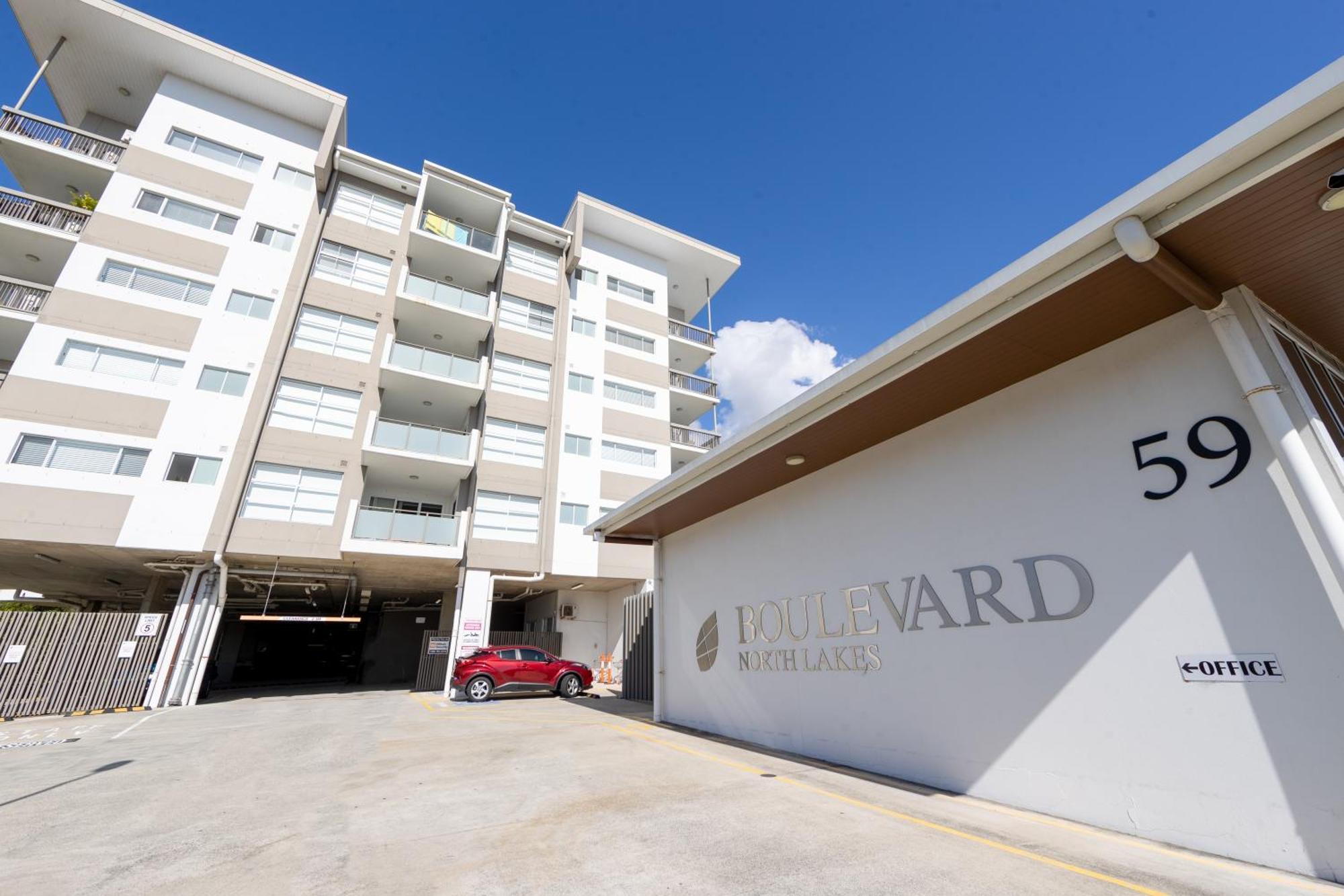 Boulevard North Lakes Extérieur photo